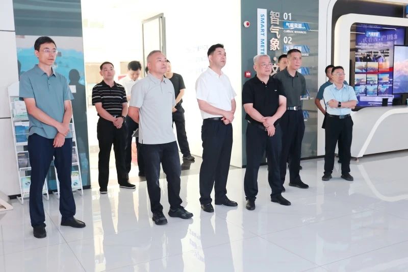 公安部南昌警犬基地党委书记万义振率队前往江西省气象局开展工作调研